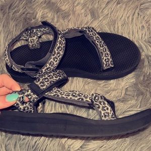 Women’s Mid form Cheetah Tevas